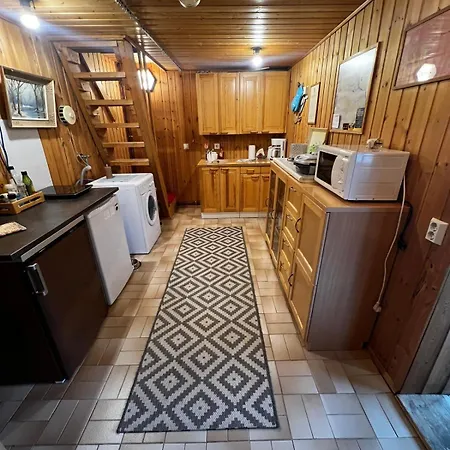 Chalet Adorable 1-bedroom Cottage/guesthouse In