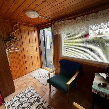Chalet Adorable 1-bedroom Cottage/guesthouse In *